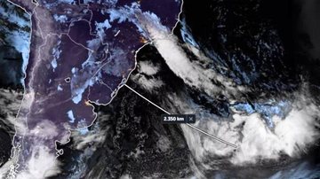 Ciclone extratropical já está a mais de 2.300 km da costa do Rio Grande do Sul Inmet mantém alertas para ventos e frio no litoral de SP Imagem de satélite do ciclone extratropical - Reprodução/MetSul Meteorologia