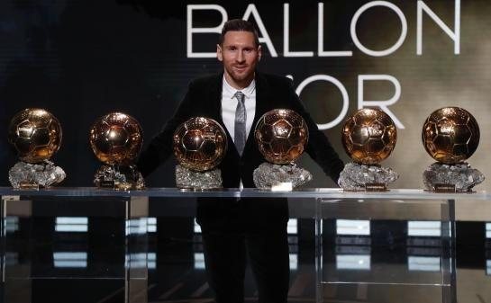 Messi conquista Bola de Ouro pela sexta vez e se torna maior vencedor