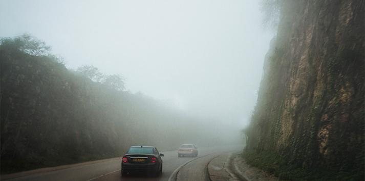A presença de neblina é alertada por meio de painéis de mensagens ao longo da estrada Tamoios - Reprodução Tamoios
