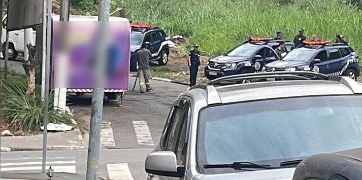 O caso foi registrado como morte suspeita no 1º Distrito Policial de São Vicente Ossada Humana em São Vicente - Reprodução