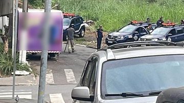 O caso foi registrado como morte suspeita no 1º Distrito Policial de São Vicente Ossada Humana em São Vicente - Reprodução