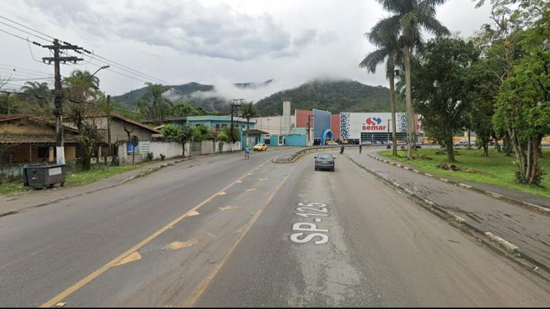Vítima foi socorrida e encaminhada à Santa Casa de Ubatuba Acidente - Reprodução google
