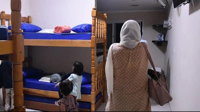 Famílias afegãs foram abrigadas em hospedagem em Praia Grande Nasce bebê afegão - Divulgação/Isaac Amorim/MJSP