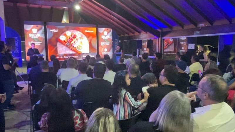 Abertura oficial ocorreu na sede da secretaria de Turismo, na região central da cidade, e reuniu centenas de representantes dos restaurantes participantes e autoridades 18 anos de Caraguá a Gosto: evento começa com mais de 100 pratos para saborear A abertu - Foto: Cláudio Rodrigues/ Portal Costa Norte