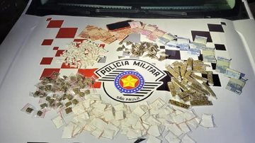 Drogas apreendidas pela PM em Ilhabela Homem é preso por tráfico de drogas em Ilhabela - Foto: Divulgação/PM