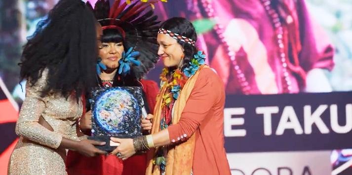 Educadora indígena Cristine Takuá é premiada na categoria "Inspiração" pelo projeto Escola Viva Sim a Igualdade Racial - Reprodução ID BR