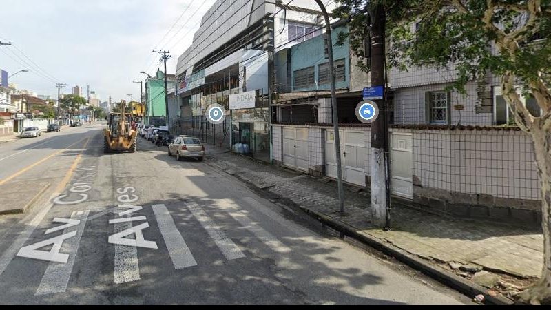 Os trabalhos no local devem se estender até o próximo dia 20 Santos: avenida Rodrigues Alves terá trecho interditado para obras do VLT Avenida Conselheiro Rodrigues Alves, em Santos - Google
