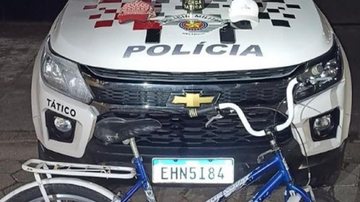 Dinheiro, bicicleta e celular roubados por trio de adolescentes em Caraguatatuba Trio é apreendido após roubar dinheiro, bicicleta e celular em Caraguatatuba - Foto: Polícia Militar