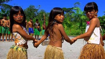 Um dos segmentos do Turismo Social em São Sebastião é a Aldeia Guarani Indígena Rio Silveira São Sebastião fatura Prêmio Top Destinos Turísticos 2023 na categoria Turismo Social Crianças da Aldeia Guarani Indígena Rio Silveira - Renata de Brito/Prefeitura de Bertioga