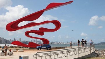 Em breve, o Novo Quebra-Mar, no José Menino, será contemplado com sinal de wi-fi, segundo a administração municipal Na faixa: Santos vai ganhar mais de 100 pontos de internet gratuita Escultura de Tomie Ohtake no Novo Quebra-Mar, em Santos - Prefeitura de Santos