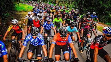 Participação de 50 times divididos nas 56 categorias dos percursos Pró, Sport e Turismo  Ciclistas durante a prova - Divulgação