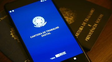 Interessados devem comparece ao PAT para retirar a carta de encaminhamento da função desejada Confira as novas vagas disponíveis no PAT de Praia Grande Carteiras de Trabalho física e digital - Reprodução/Agência Brasil