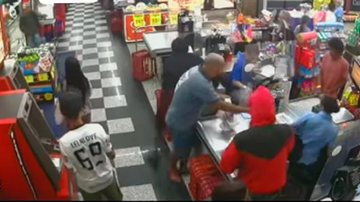 Supermercado em São Vicente sofre arrastão Crime em São Vicente - Reprodução