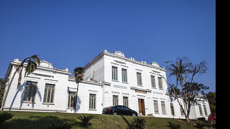 Biblioteca do Edifício Vital Brazil, também modernizada na restauração Após três anos de restauração, Instituto Butantan reabre icônico Edifício Vital Brazil para visitantes Prédio antigo - Edifício Vital Brazil - Imagem: Reprodução / Web