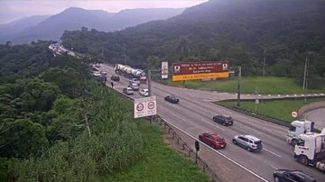 Congestionamento no Km 56 da rodovia dos Imigrantes Imigrantes travando: motoristas encontram congestionamento na subida de serra - Imagem: Ecovias