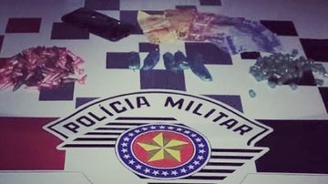 Drogas apreendidas pelos policiais em Caraguatatuba, SP Homem é preso por tráfico de drogas em Caraguatatuba - Foto: Polícia Militar