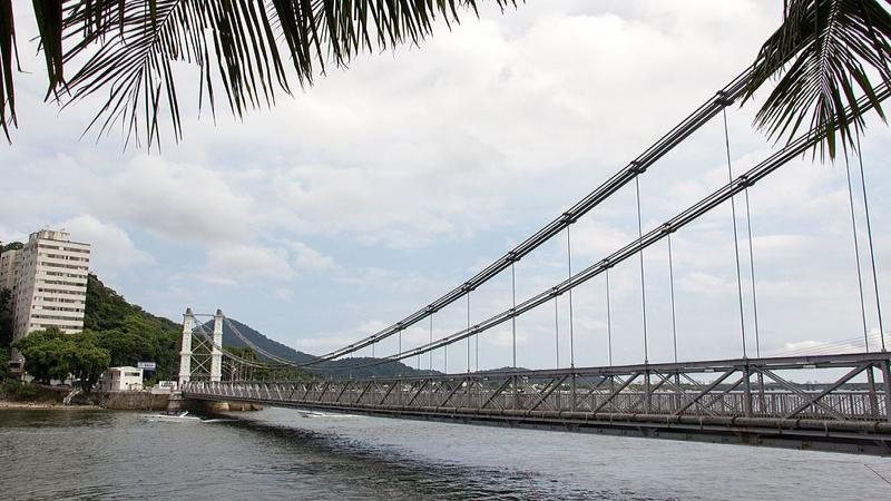 Interdição não vale para ciclistas e pedestres, que podem transitar normalmente sobre a estrutura São Vicente: reforma da Ponte Pênsil será retomada a partir de segunda (3) Ponte Pênsil de São Vicente - Reprodução
