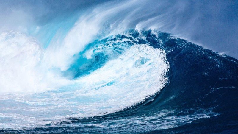 Ondas devem alcançar até os 3 metros, segundo a Marinha Marinha emite alerta de ressaca para o litoral norte de SP Onda no mar - Canva