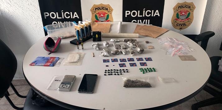 Suspeito responderá pelos crimes de tráfico de drogas e contrabando Apreenção de drogas em São Vicente - Divulgação Polícia Civil