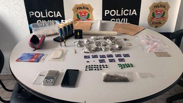 Suspeito responderá pelos crimes de tráfico de drogas e contrabando Apreenção de drogas em São Vicente - Divulgação Polícia Civil