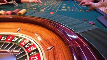 No Brasil, os sites de apostas online começaram a oferecer seus serviços a partir de 2018 Pôquer Mesa de pôquer - Divulgação
