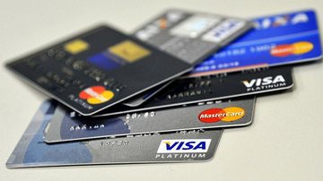 Especialistas apontam na atenção ao extrato como uma das melhores formas de verificar a fraude Cartões de crédito Seis cartões de banco - Marcello Casal Jr/Agência Brasil