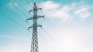 Segundo a Neoenergia Elektro, 28% de seus clientes registraram interrupção no fornecimento de energia nesta manhã de terça (15) Apagão nacional também atingiu cidades do litoral de SP Torre de transmissão de energia - Pexels