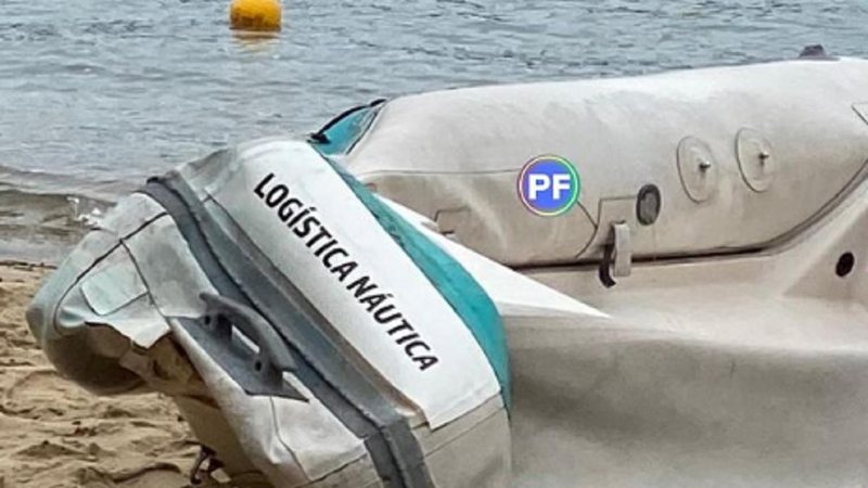 Na manhã de domingo (13), o bote usado pelo homem foi encontrado danificado na região do bairro Saco da Capela Em Ilhabela, homem está desaparecido no mar desde a manhã de domingo - Foto: Página 'Pronto Falei'