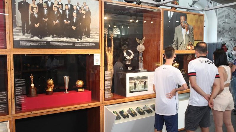 Entre janeiro e junho deste ano, o Museu Pelé recebeu 40,9 mil visitantes. O número é 218% maior do que o mesmo período do ano passado Santos: Museu Pelé se torna uma das atrações mais bem avaliadas no TripAdvisor Expositivo do Museu Pelé - Prefeitura de Santos