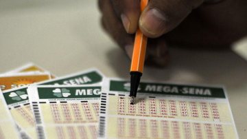 O próximo concurso da Mega-Sena será realizado nesta quarta-feira - Marcello Casal Jr./Agência Brasil