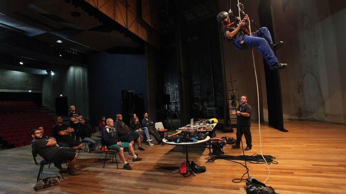 Teatro Municipal Braz Cubas de Santos realiza treinamento para trabalho