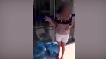 Mulher deixa roupas do marido em agência bancária no Acre