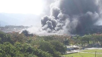 Imagem Moradores de casas próximas a incêndio são orientados a sair