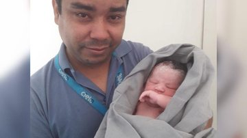 Bebe nasce dentro do carro a caminho do hospital