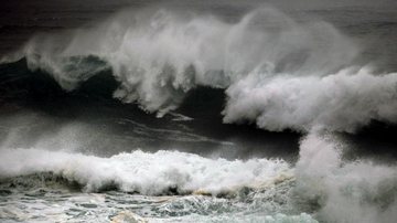 Ondas podem alcançar até 2,5 metros - Reprodução / Internet