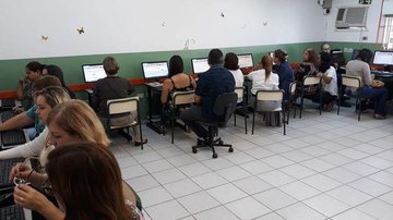Secretaria de Educação reduz cada vez mais a evasão escolar, há um ano plataforma digital de matemática deixa alunos mais participativos - PMG