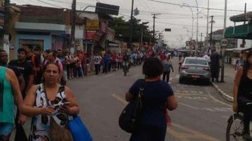 Travessia de pedestres de  Vicente de Carvalho, no Guarujá, à Santos, apresenta filas de até uma hora - Enviado via WhatsApp