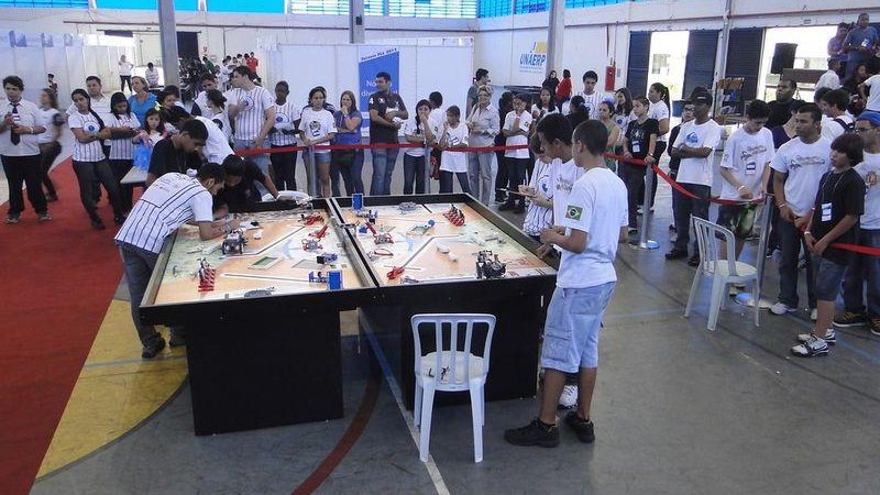 A Semana Mundial do Brincar tem objetivo de afastar as crianças do celular e trazer elas para perto de brincadeiras típicas da infância - PMG