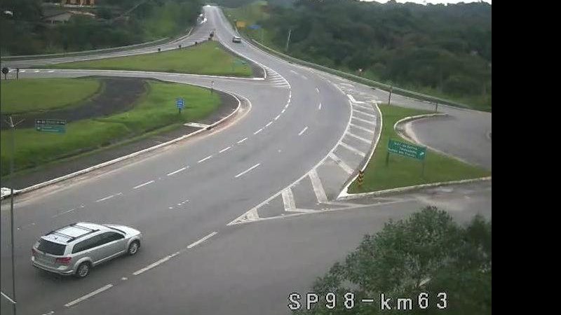 Confira a situação da rodovia Mogi-Bertioga agora. Veja as câmeras ao vivo, últimas notícias, se a rodovia está liberada ou interditada e a ocorrência de acidentes. - Reprodução/DER