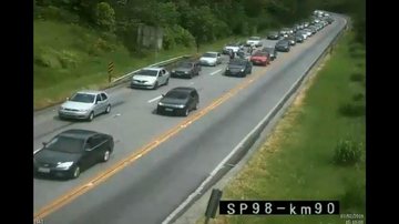 Confira a situação da rodovia Mogi-Bertioga agora. Veja as câmeras ao vivo, últimas notícias, se a rodovia está liberada ou interditada e a ocorrência de acidentes. - Reprodução/DER
