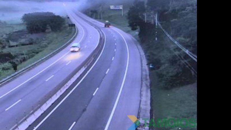 Imagem da câmera que fica no km 47 da rodovia dos Tamoios - Reprodução / Nova Tamoios