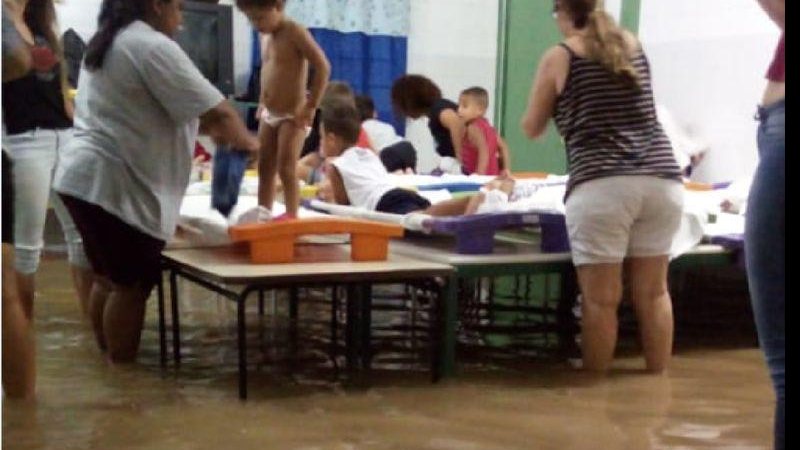 No bairro Topolândia, uma creche foi invadida pelas águas - Recebido WhatsApp
