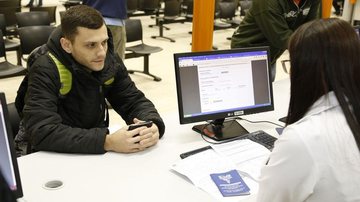 Os interessados devem comparecer ao PAT (Avenida Castelo Branco, 357, Jardim Cunhambebe, Vicente de Carvalho) - Helder Lima/PMG