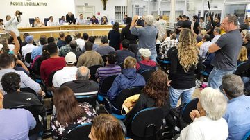 - Plenário da Câmara de Ilhabela lotado durante todas as 24h de sessão - Reginaldo Pupo