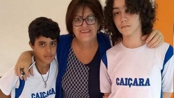 Professora Clarice com alunos do oitavo ano - Colégio Caiçara