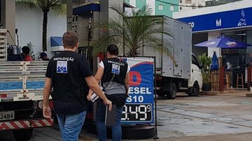 Agentes fiscalizam combustíveis e produtos vendidos nas lojas de conveniência - Divulgação