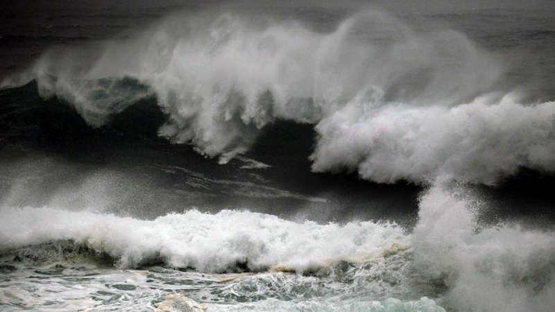 Ondas podem alcançar até 2,5 metros - Reprodução / Internet