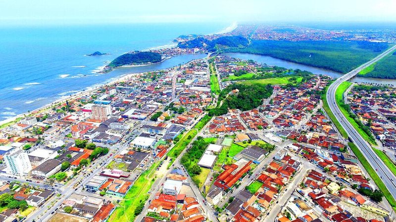 Munícipe disse que estava apenas com o celular e uma bolsa, sem dinheiro e que por pouco não levaram seus pertences Cidade de Itanhaém Itanhaém vista de cima - Divulgação/Prefeitura de Itanhaém