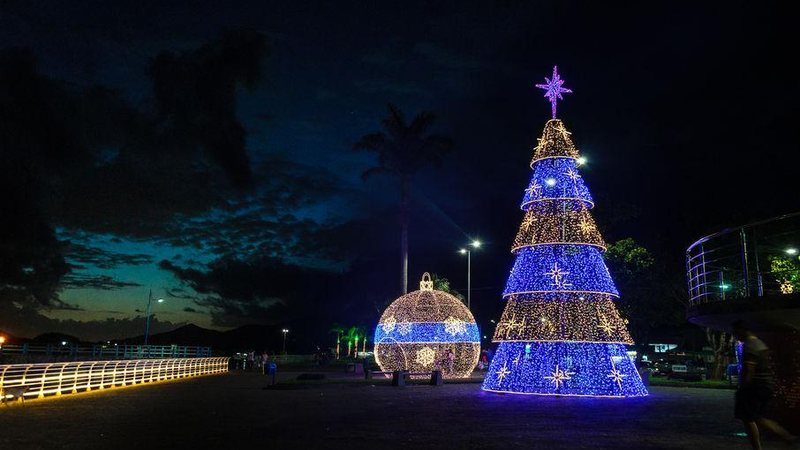 Decoração de natal em Bertioga - Diego Bachiéga