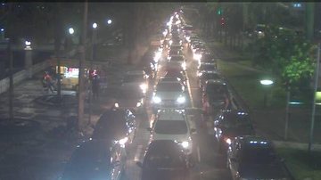 Fila para embarque em Santos às 20h27 desta noite - Divulgação/DER